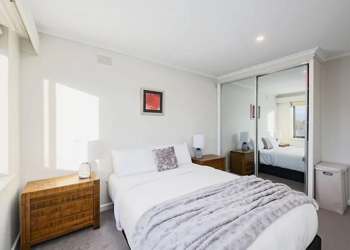 Central To Everything Spacious 1 Bedroom Apartment