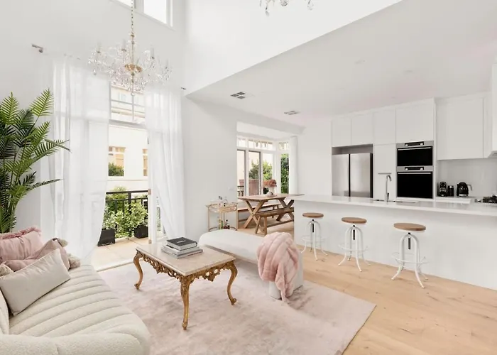 3-Bed Luxury Apt In Port Melbourne