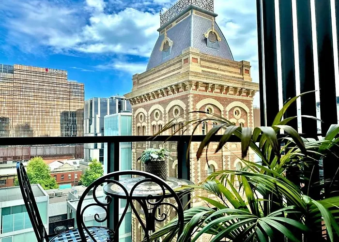 2Bed Apt - Collingwood Charm