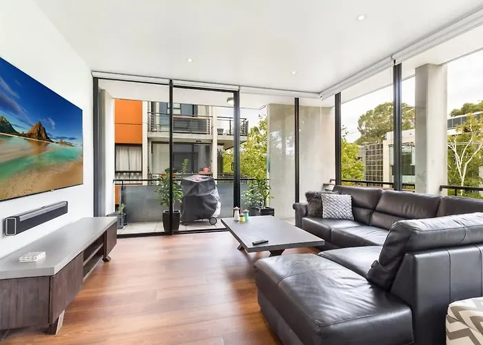 Smart Apartment In Elegant Suburb Close To City
