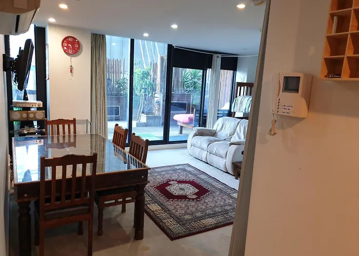 Luxury Apartment Next To Melbourne Central Large Private Balcony With Views