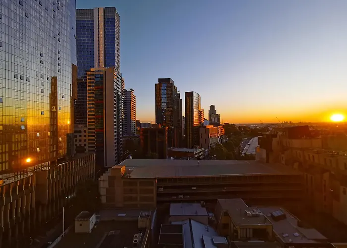 Cbd Park Views Retreat With Free Parking - Up To 4 Pax