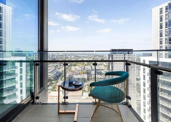 Modern 2Br Apt Panoramic Views & Free Parking