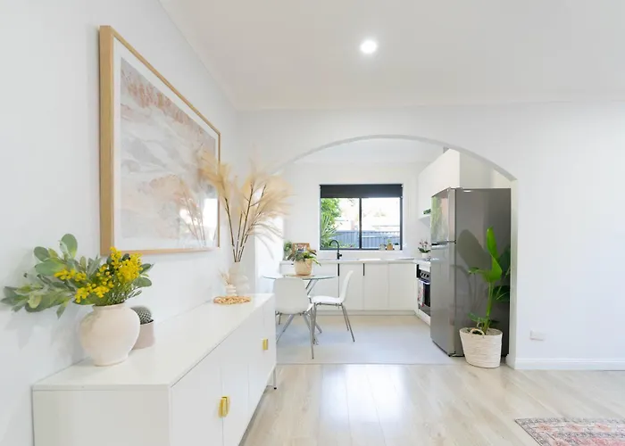 Entire Charming Periodic Victorian House In Prime Brunswick Location