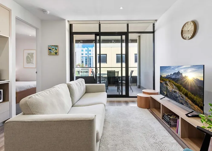 Tasteful 2-Bed Unit By Bridge Rd Shops