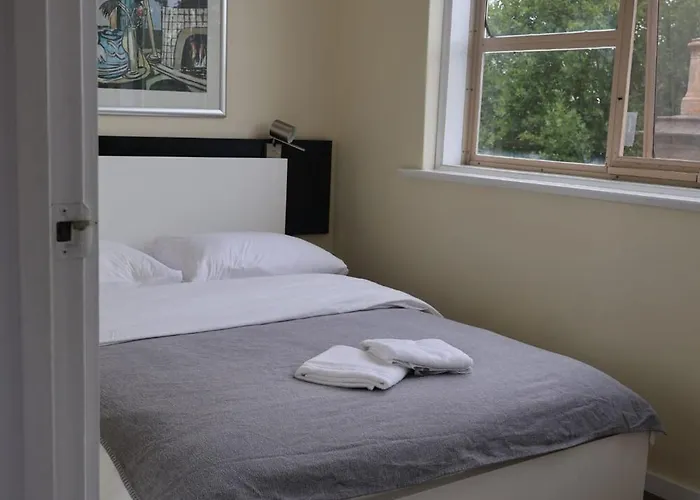 Cozy North Melbourne Apartmentcozy North Melbourne Apartment, Close To Transport, Hospitals & Parks