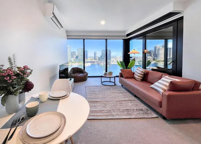 1Br Urban Retreat With Balcony In Docklands