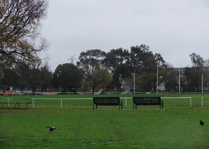 Readyset Apartments On Altona