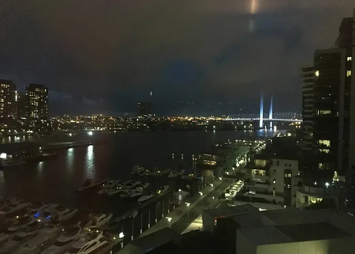 View Apartment At Docklands