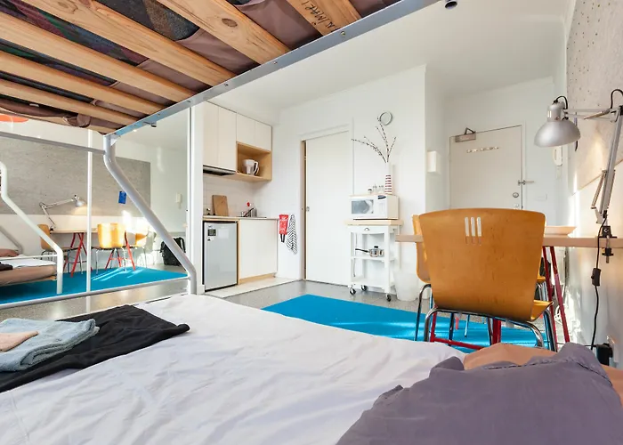 Henrietta, Carlton Studio Apartment