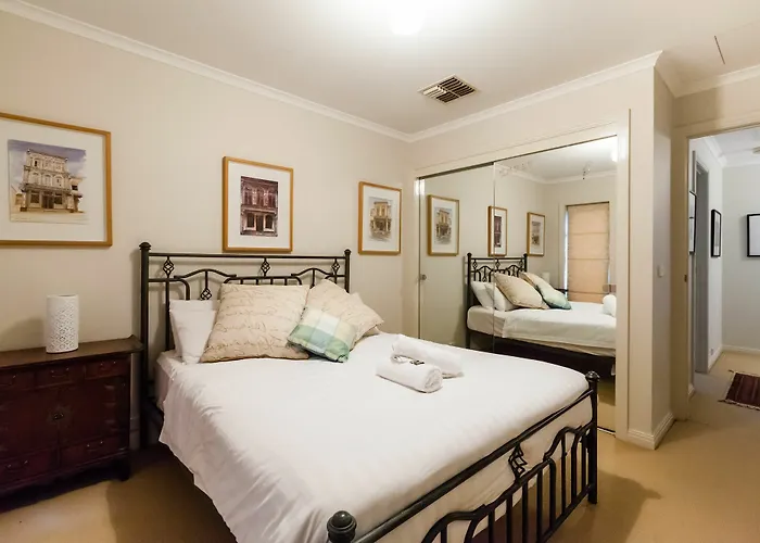 Jasmine, 2Bdr Port Melbourne House