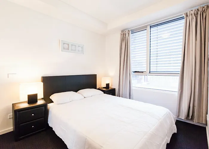 Wesley, 2Bdr Carlton Apartment