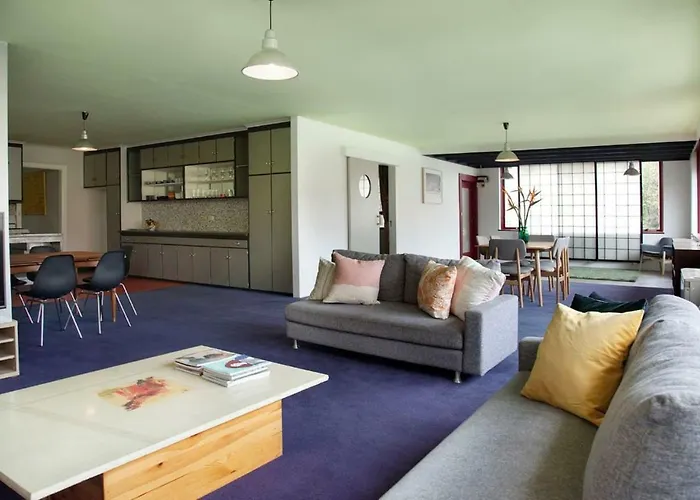 Huge Stylish Three Bedroom Apartment With Pool