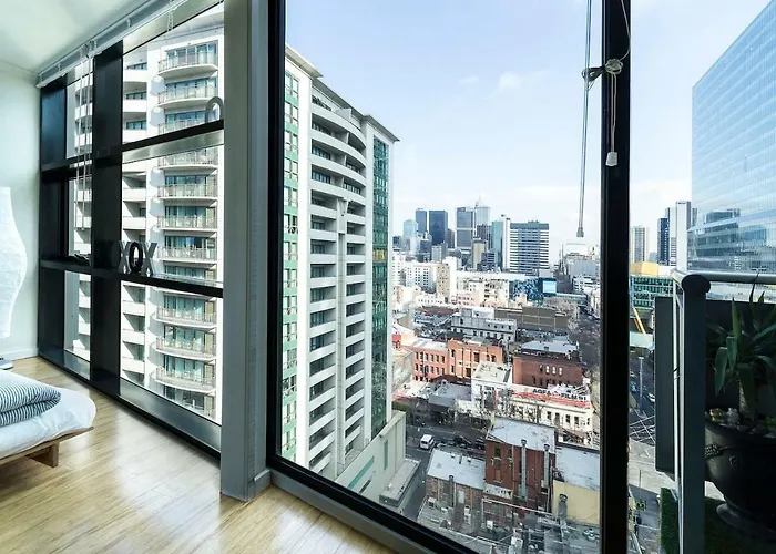 Melbourne Cbd Fully Furnished 2 Bedroom Apartment With Balcony