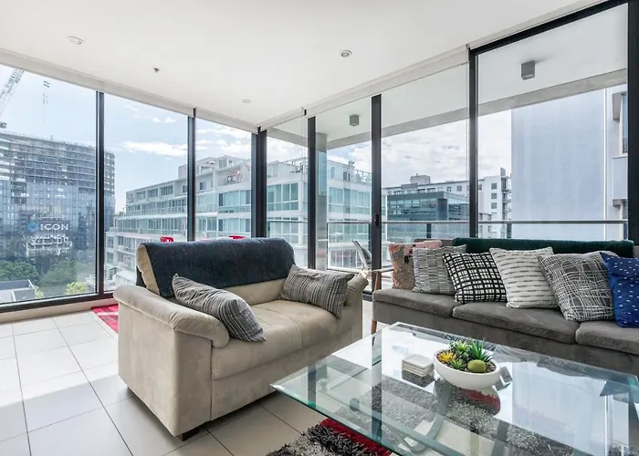 Light, Airy, Spacious Queens Road Apartment
