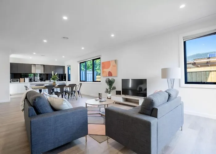 Wow Factor!Luxe 4Br Townhouse@Glen Waverley