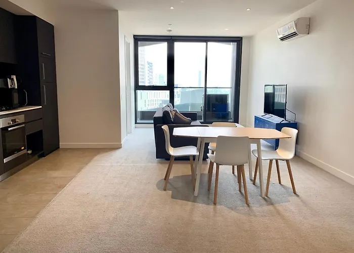 Readyset Apartments On Fulton Lane