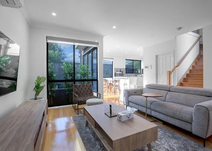Impressive & Spacious New Townhouse@Preston