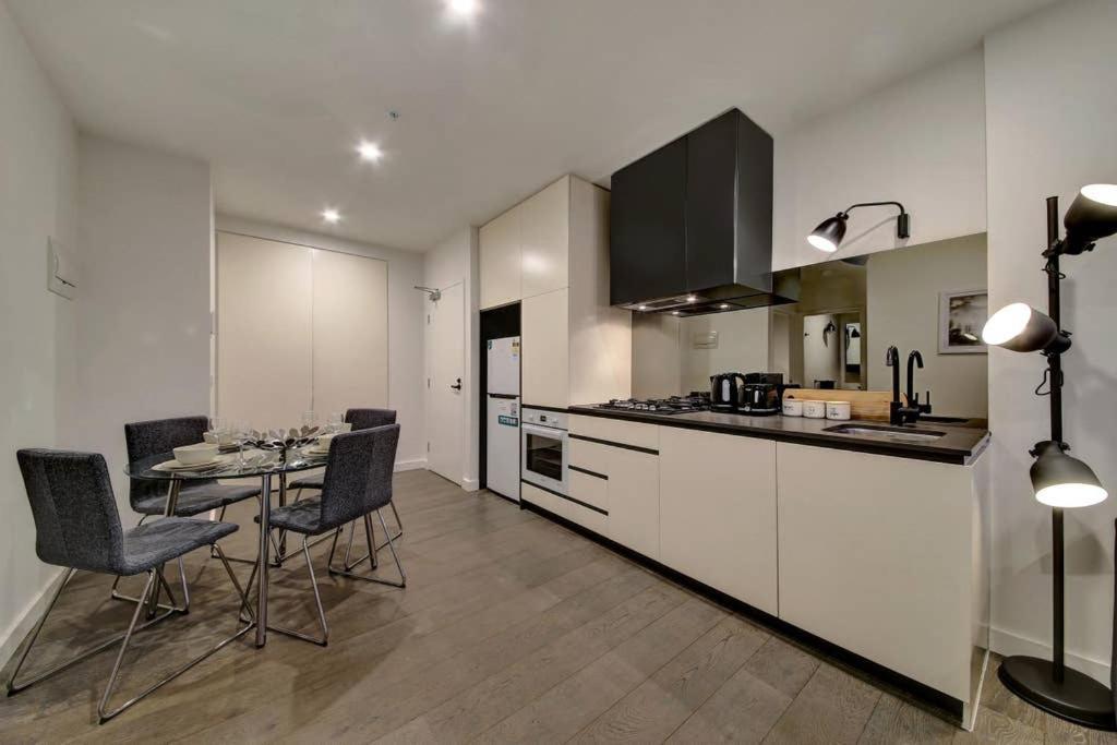 Apartment 2br Suites On Bourke, Perfect Location, Views