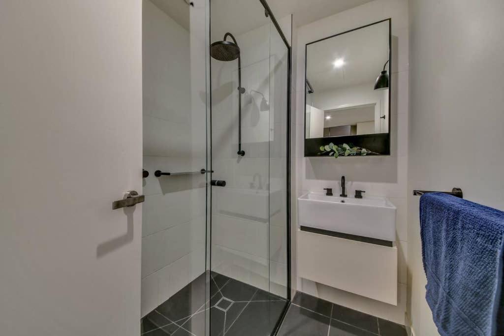 2br Suites On Bourke, Perfect Location, Views *