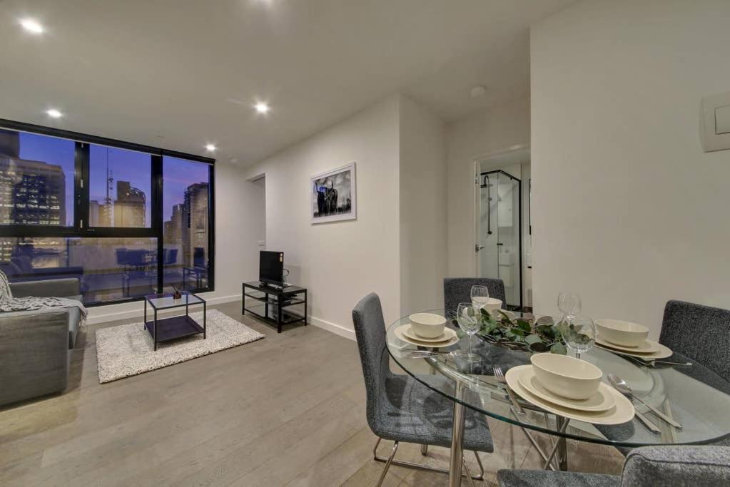 2br Suites On Bourke, Perfect Location, Views