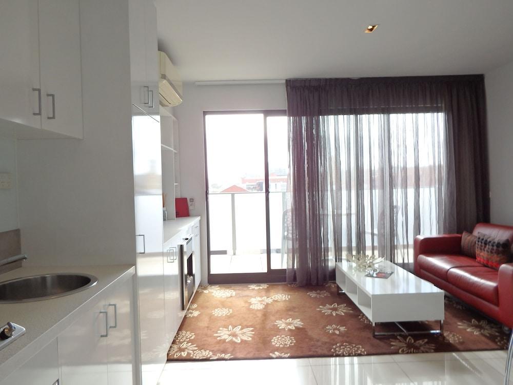 Hiigh Aparthotel 4*