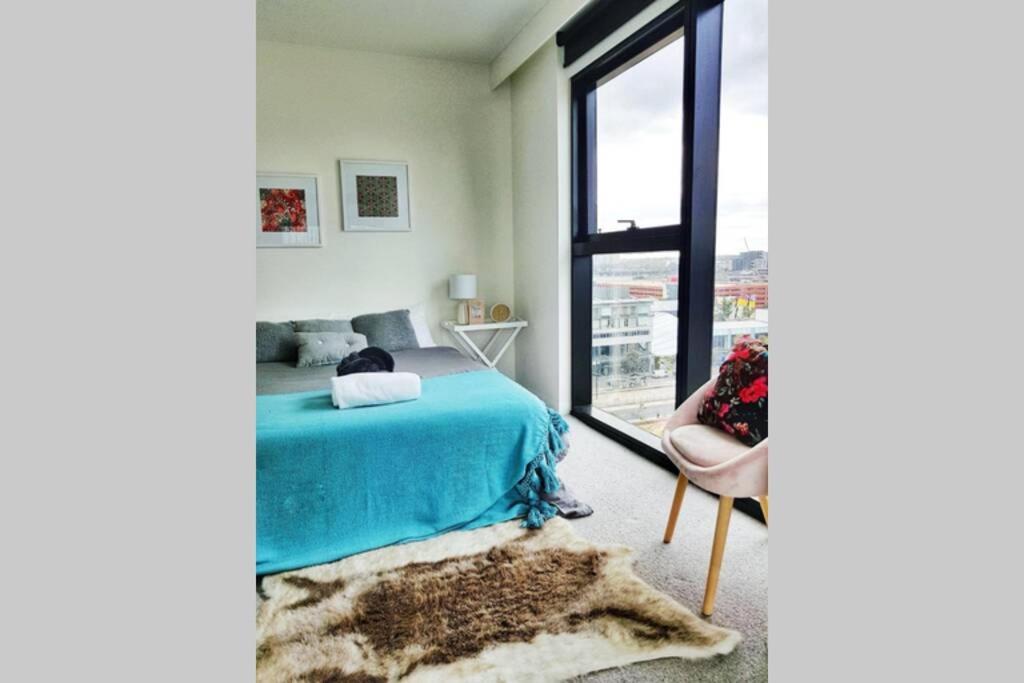 Docklands 2br With Parking Apartment *