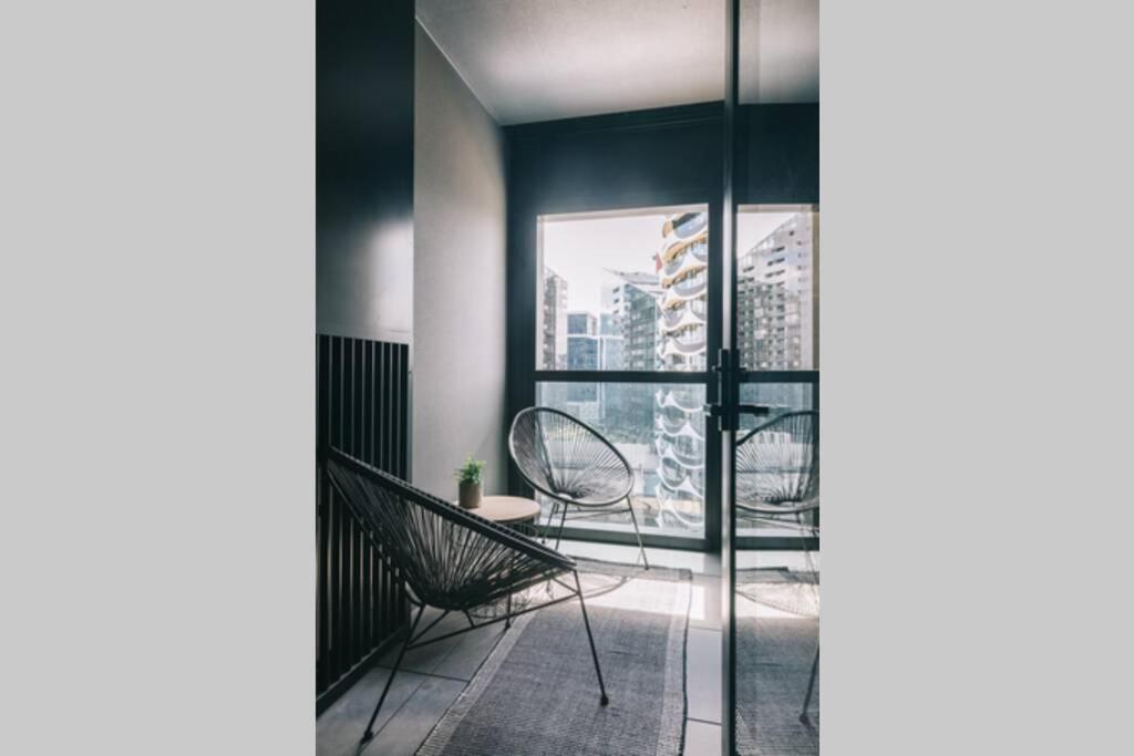 Docklands 2br With Parking *