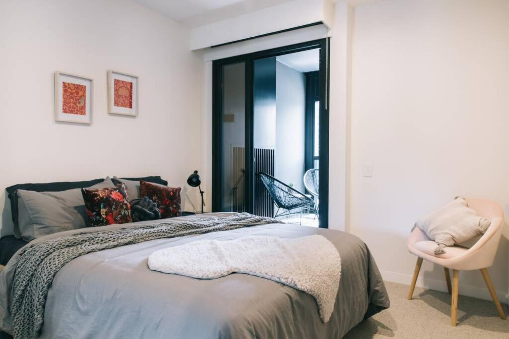 Docklands 2br With Parking Melbourne