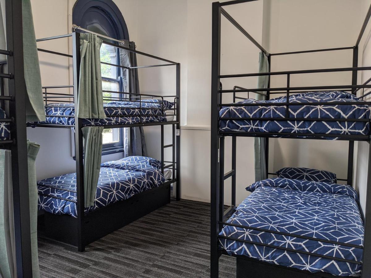 Hostel Queen Victoria *