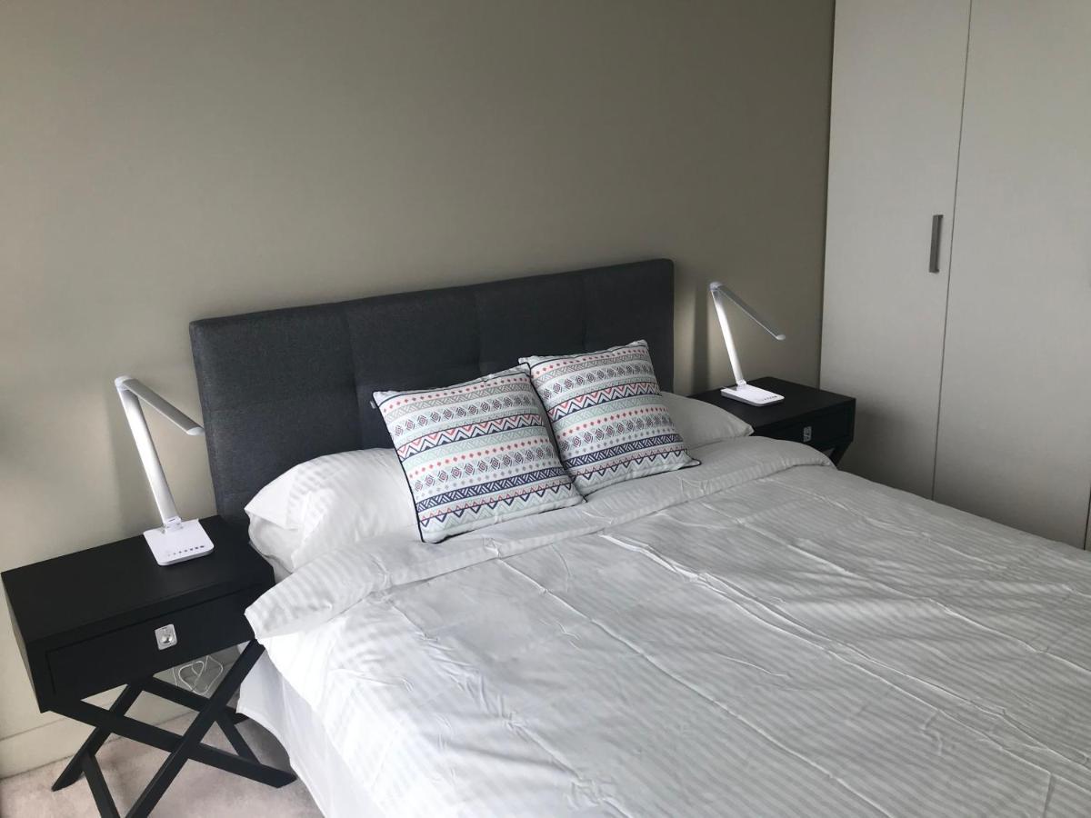 Docklands Luxury Penthouse Right Above The District Docklands Apartment