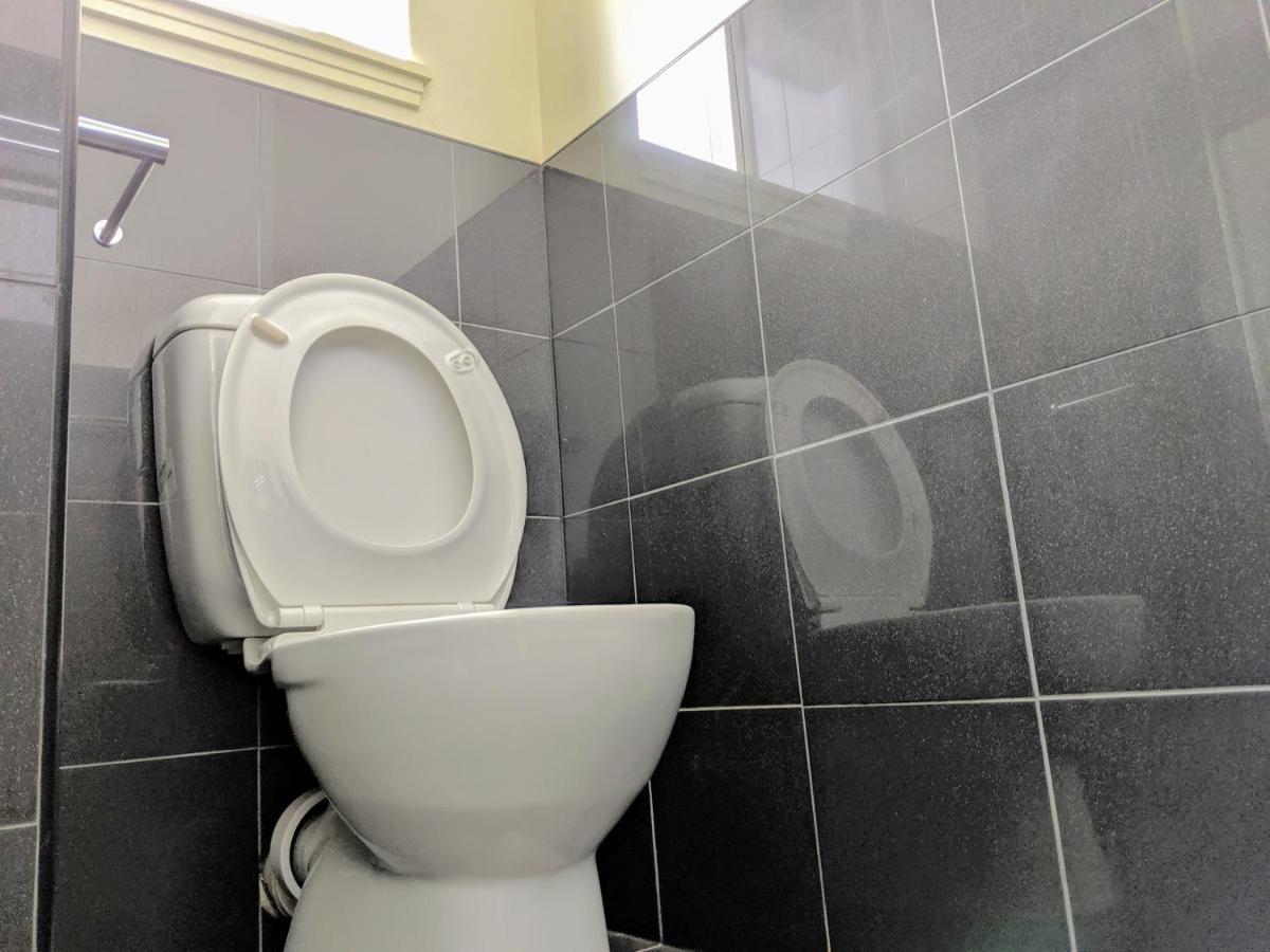 Acland Street Free Parking Apartment *