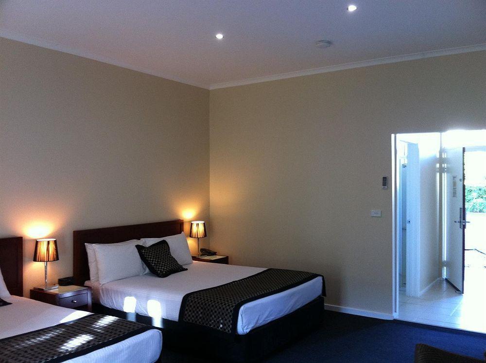 Hotel Quality Airport 3*