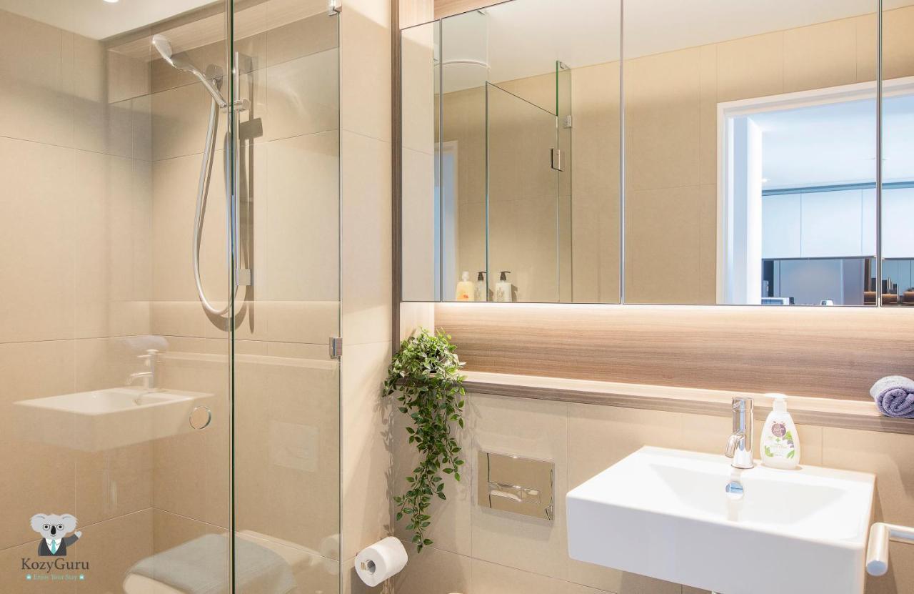 Kozyguru Docklands Luxury Water View 1 Bed Vdo915