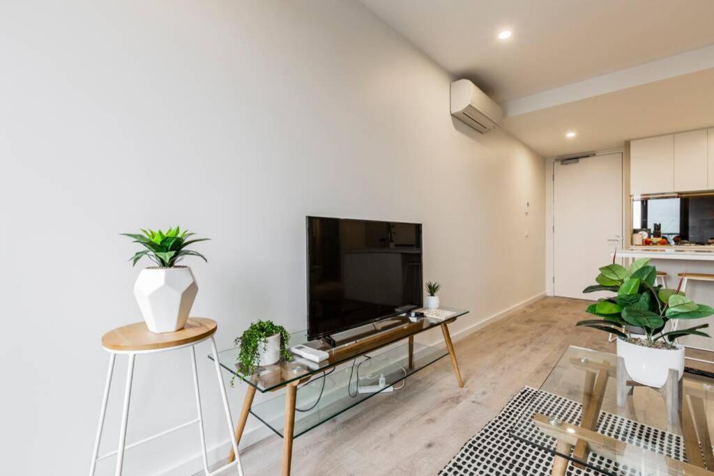 1br Stunning View! Close To Unimelb Southbank Apartment