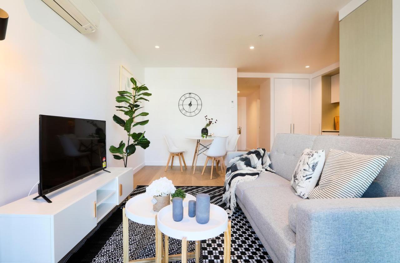 Kozyguru Docklands Modern Cozy 1 Bed Unit Vdo628 Apartment Melbourne