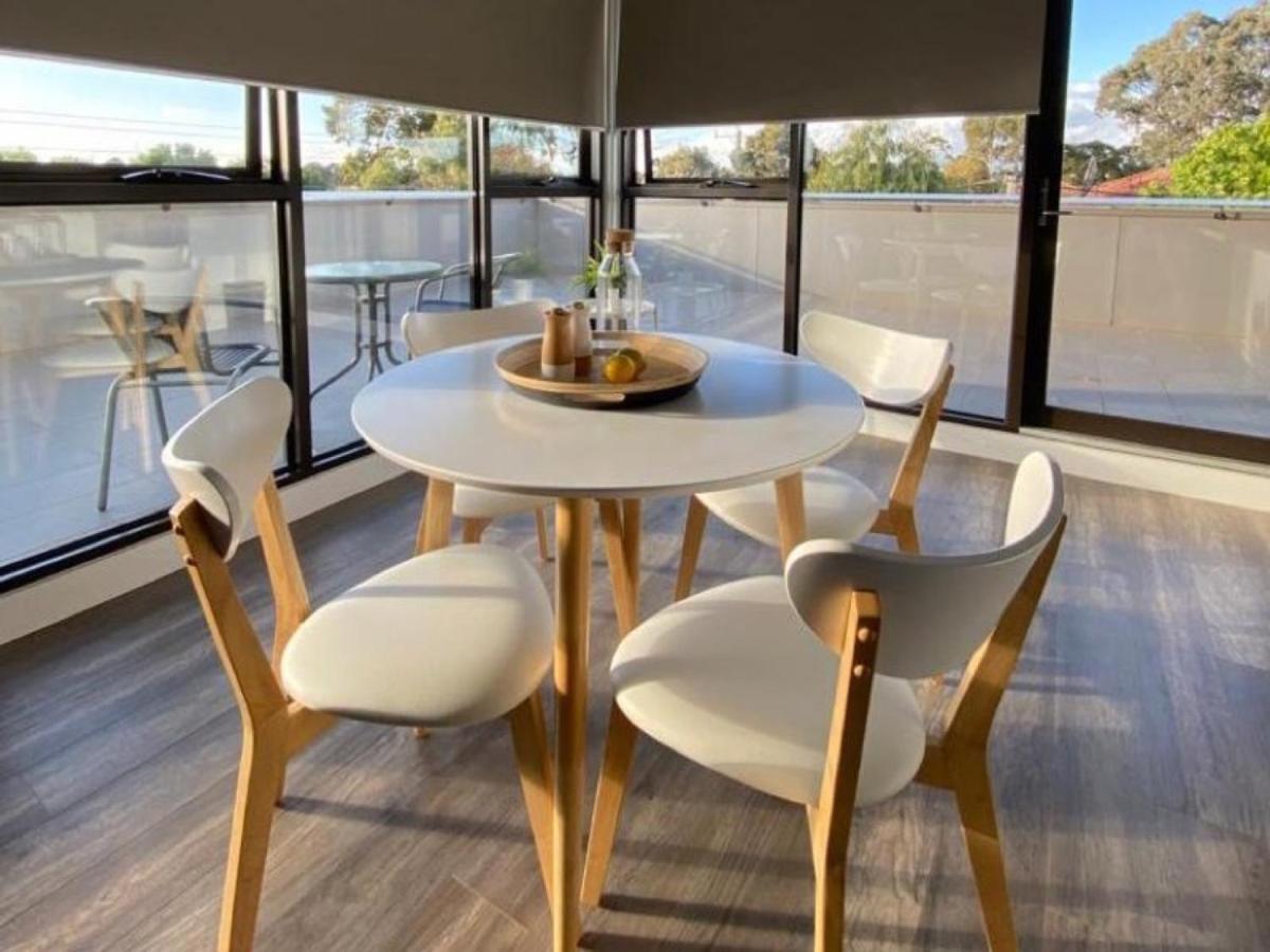 Staycentral - Heidelberg Heights Penthouse Apartment *