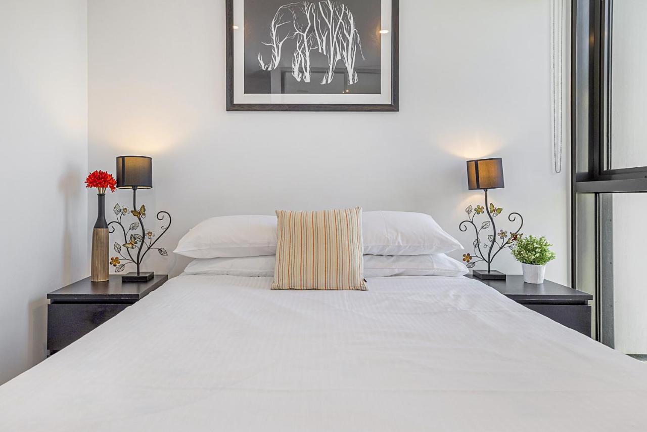 2-bed Unit With Balcony Near Southbank Restaurants Apartment *