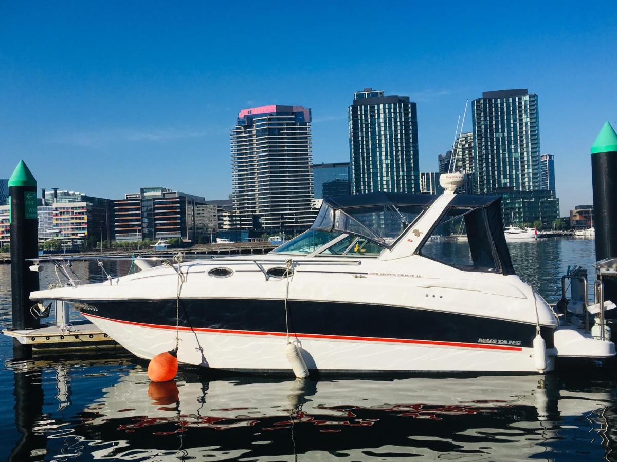 Luxury On The Water Botel Melbourne