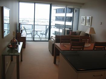 Domain - New Quay Docklands Apartment