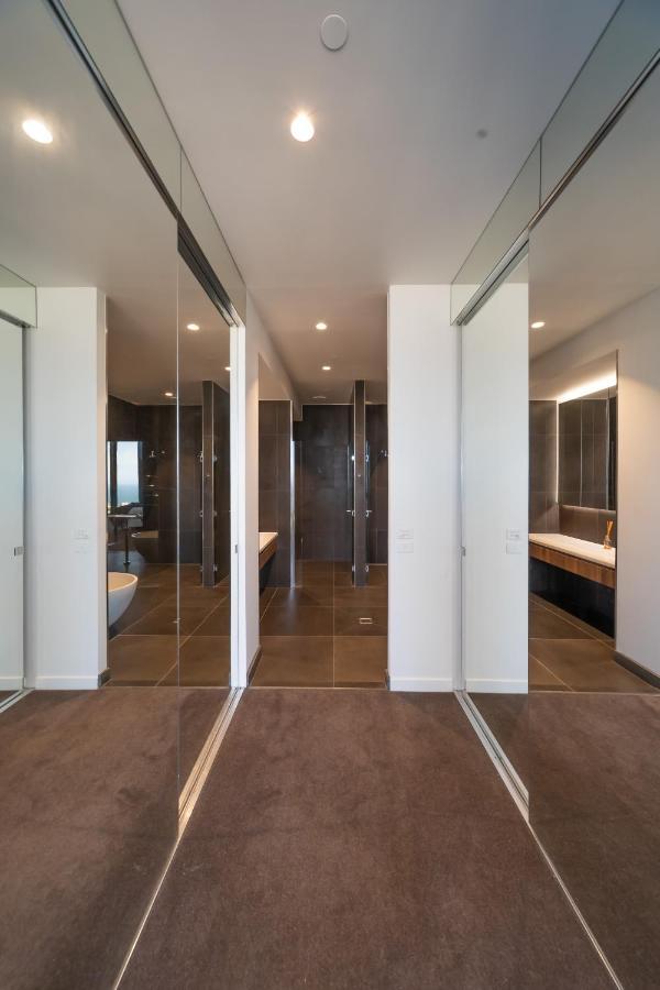 Panoramic Skyview Penthouse Apartment *