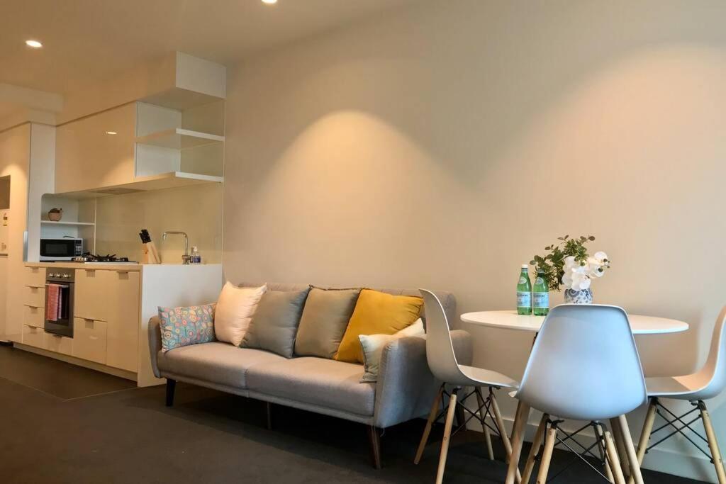 2br On La Trobe - Iconic Views! Near Melb Apartment Melbourne