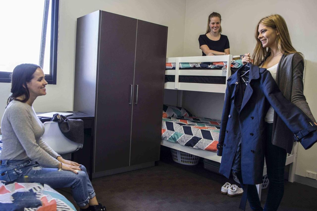 Carrichouse Hostel *