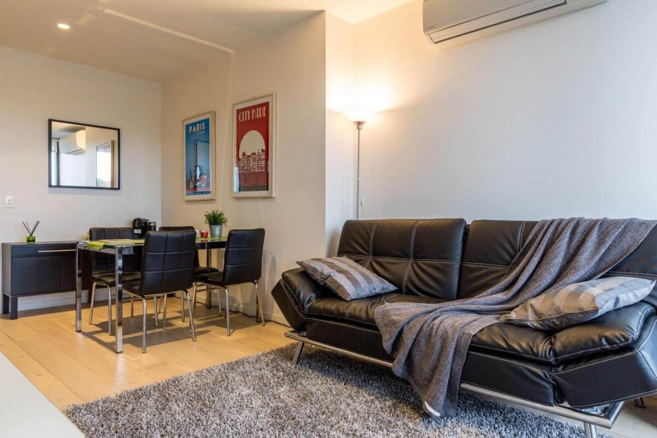 Modern 1 Bedroom In Tranquil Parklands Apartment