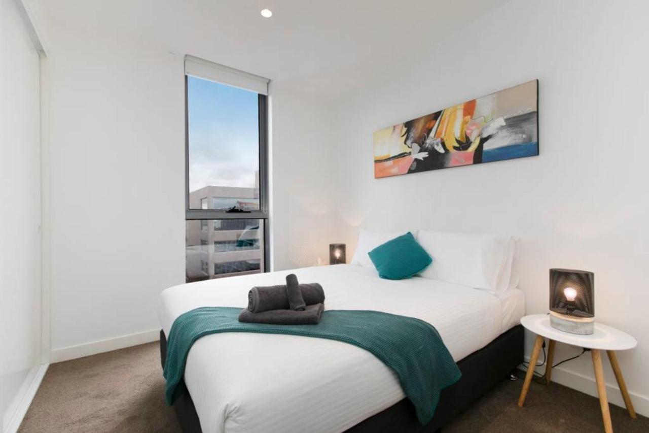 Complete Host Monarc Apartment
