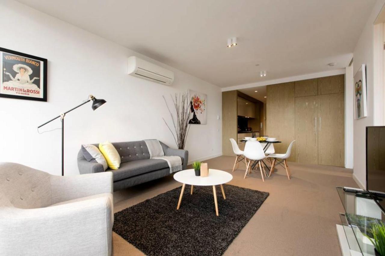 Complete Host Monarc Apartment Melbourne