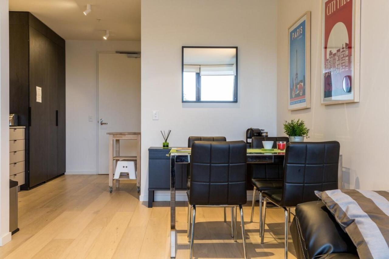 Modern 1 Bedroom In Tranquil Parklands Apartment *