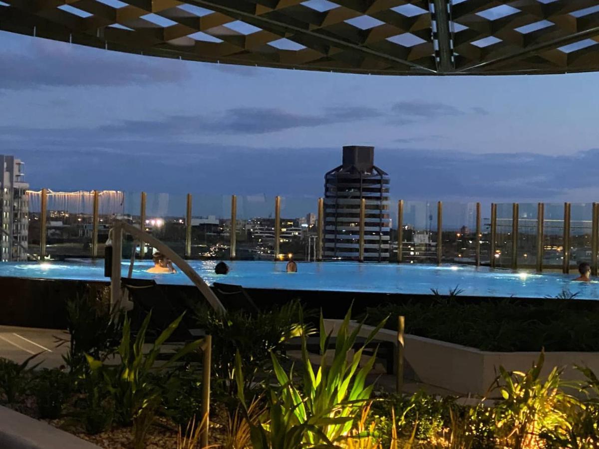 New Luxury 1br Apt, Infinity Pool Apartment *
