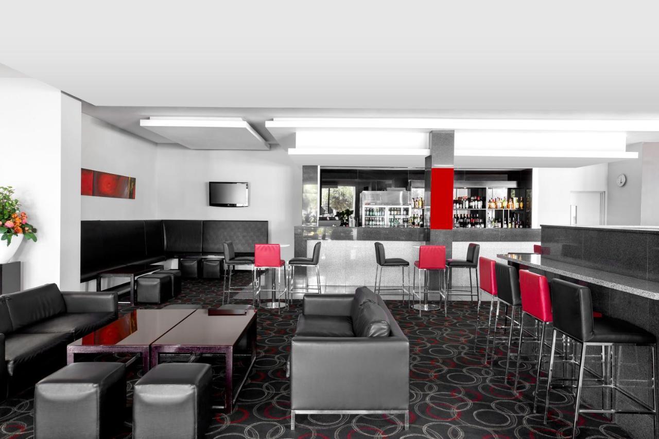 Hotel Mantra Airport 4*