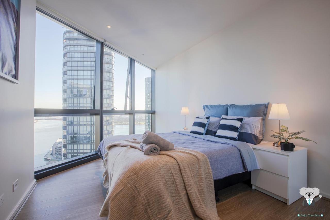 Kozyguru Docklands High Level Waterview 1bed Pool Vdo883-2009 Melbourne